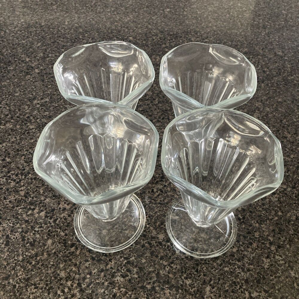 Unbranded Set Of 4 VTG Ice Cream Sundae Dishes Glass Good Condition 1990s